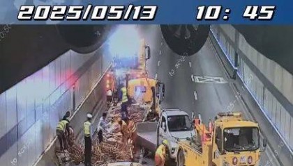 上海一隧道突发车祸！收费站紧急关闭