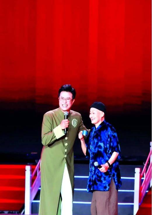 儿子“霸凌”风波，白燕升离开《梨园春》真相，香港卫视新生活？