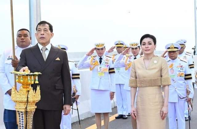 泰国后宫百花齐放，72岁泰王出手稳准狠，成功架空苏提达王后