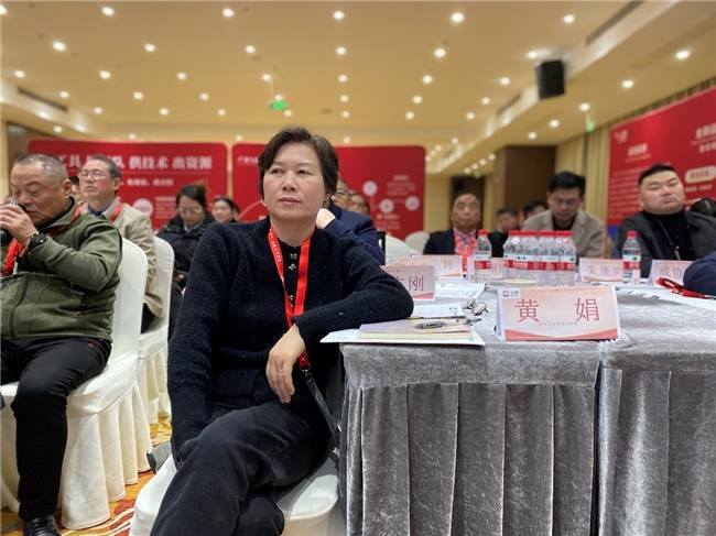 杭州熹御服饰:索扣女装推动时尚潮流,打造高品质女装羽绒服