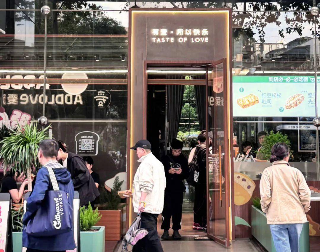 CRFE资讯：投资百万起！门店数400+，又一烘焙品牌开放加盟