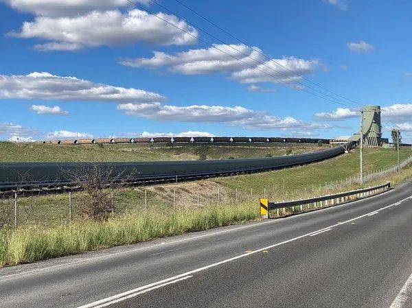 中国AI初创科技公司DeepSeeK自主创新成果震撼全球 美澳股市相关科技股重挫 肖千大使分别接受凤凰卫视和澳多元文化电视台专访