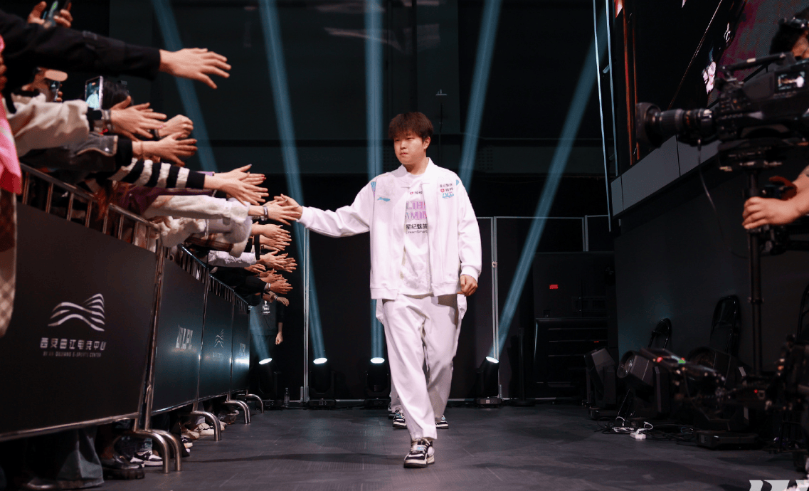 资讯：有人膨胀不好好训练打比赛！BLG淘汰茂凯和选手爆了