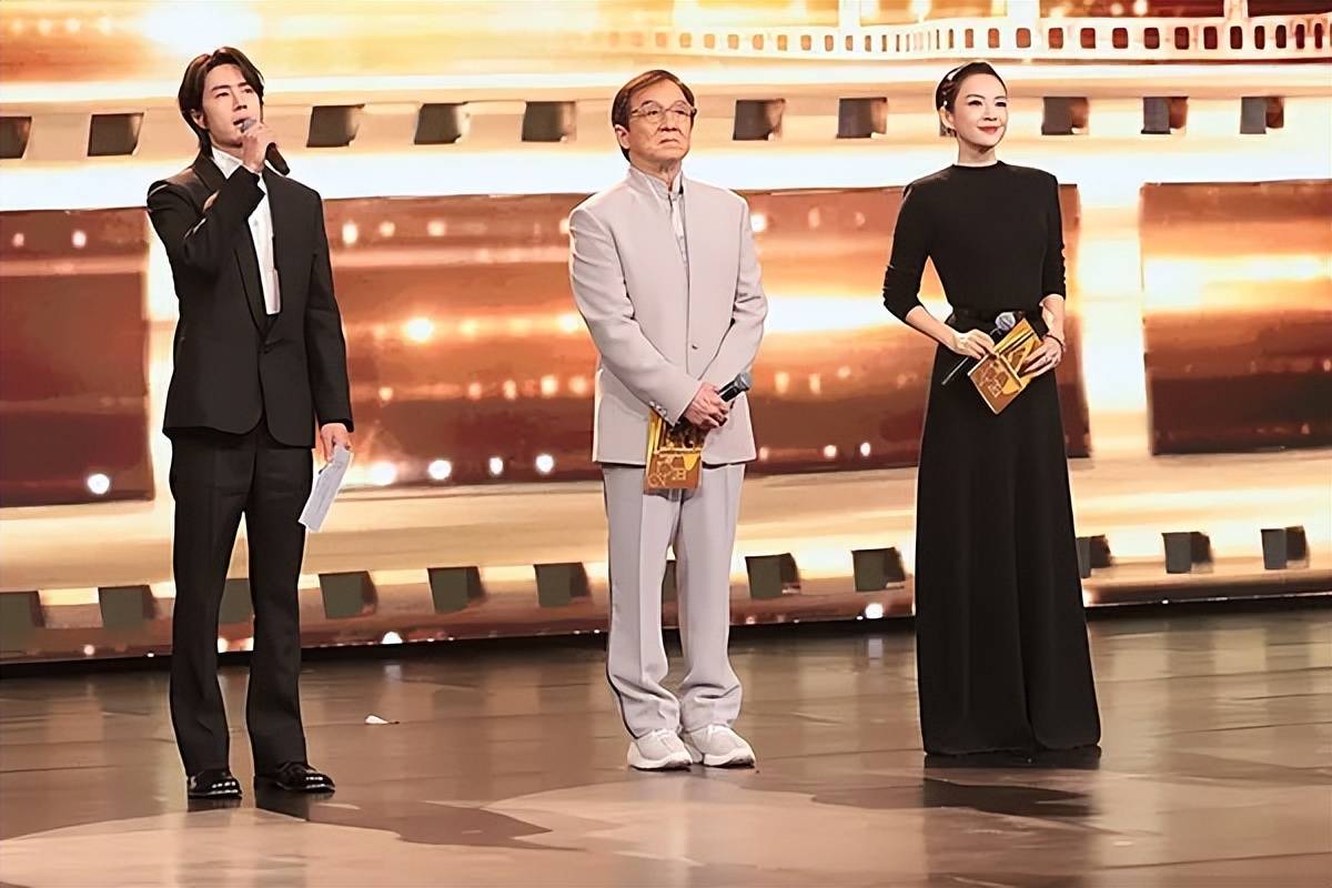 章子怡意外摔倒上热搜，46岁章子怡眼里依然有光：老娘不需要男人