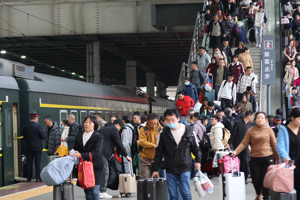 今日长三角铁路预计发送254万人次，铁路上海站到达62.2万人次