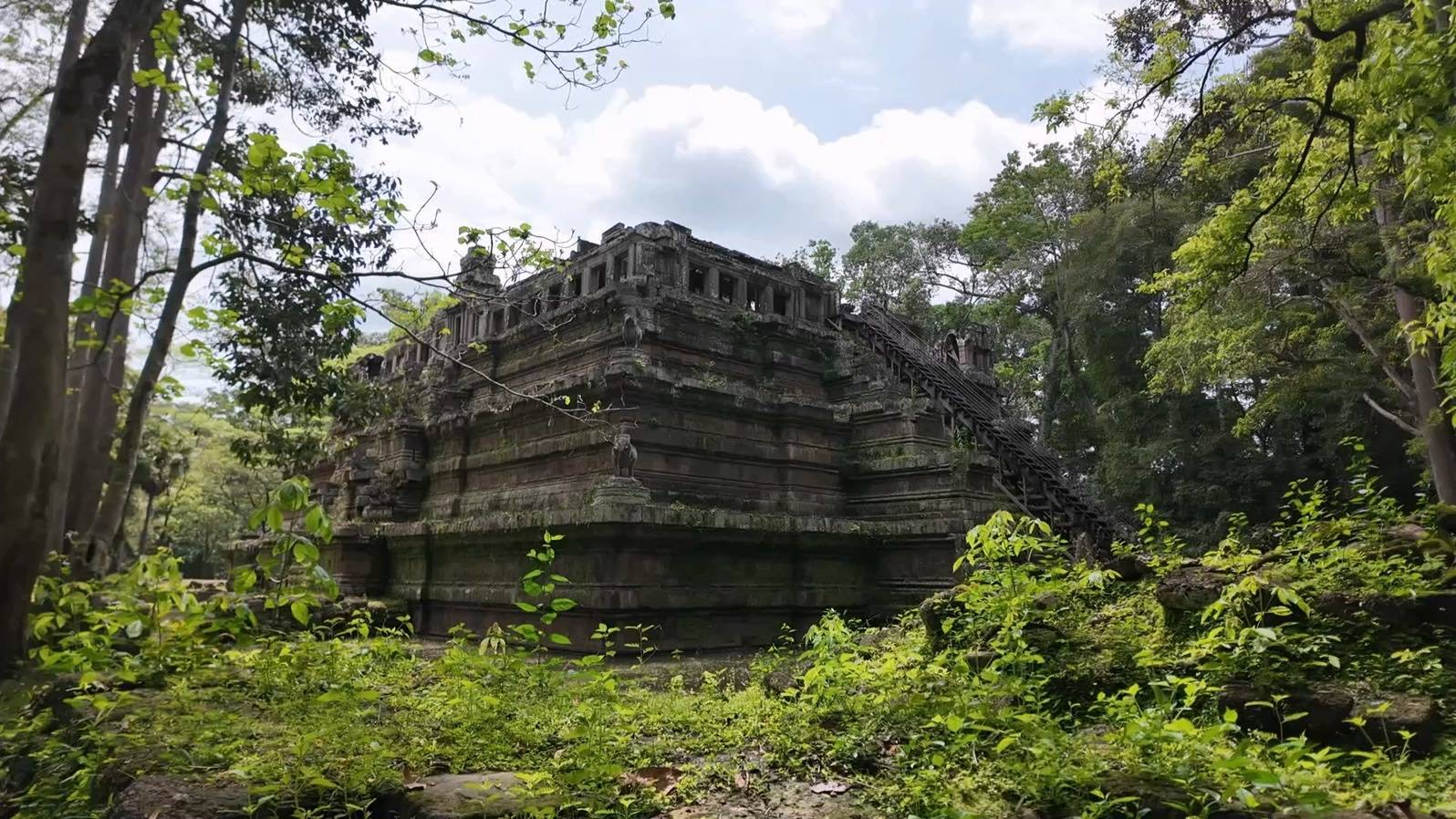 资讯有故事｜中国专家如何在热带丛林中修复吴哥王宫遗址？