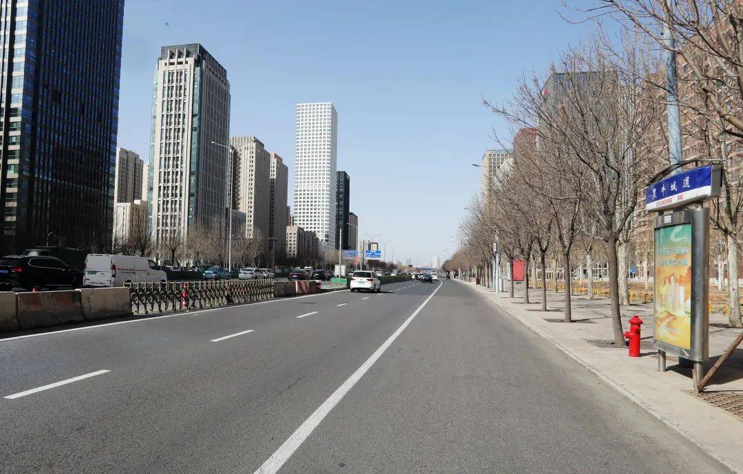 天津这条道路，增设进主路临时入口！