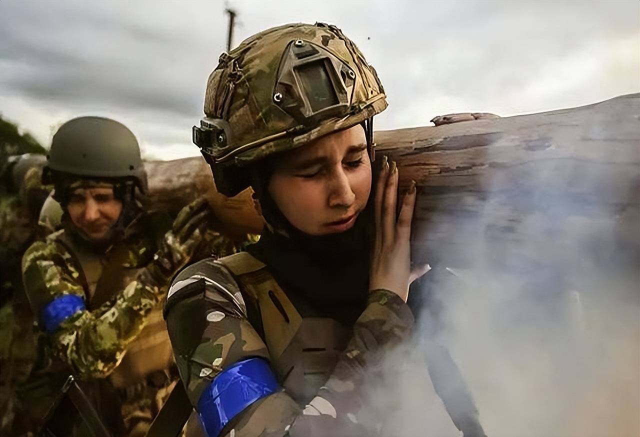 俄军下大血本，三年多首次进攻大城市！基辅居民：世界末日降临？