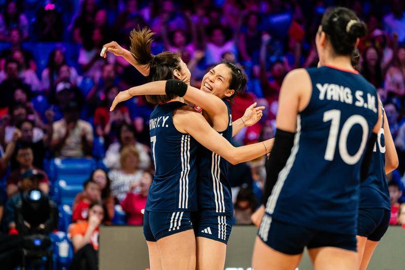 惊天大逆转！连场让二追三！世联赛-中国女排3-2美国队