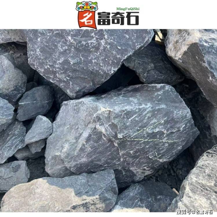 云南邵通黑山石假山堆叠工艺 邵通天然黑山石纹路如何 邵通黑山石水钵设计