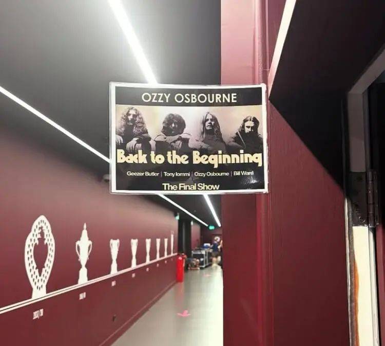 “活传奇”去世！17天前还在开演唱会……