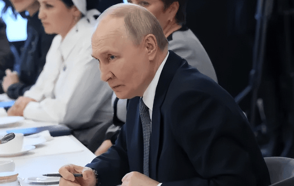 普京突遭当头一棒，俄罗斯后院“失火”！俄盟友突然翻脸，阿塞拜疆要出手了