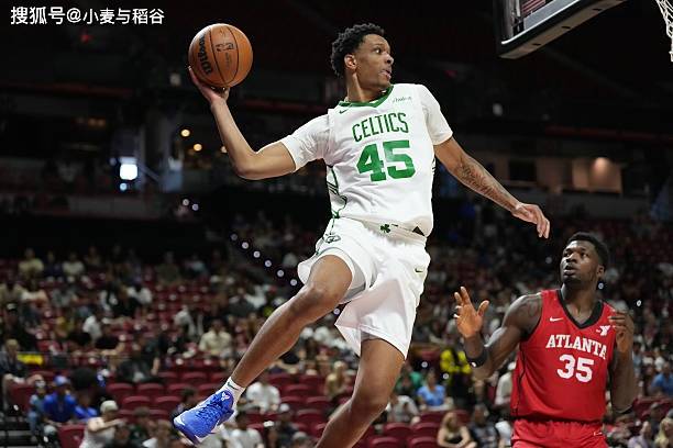 凯尔特人用训练营合同签下一名落选秀，他们很满意他在夏联的表现