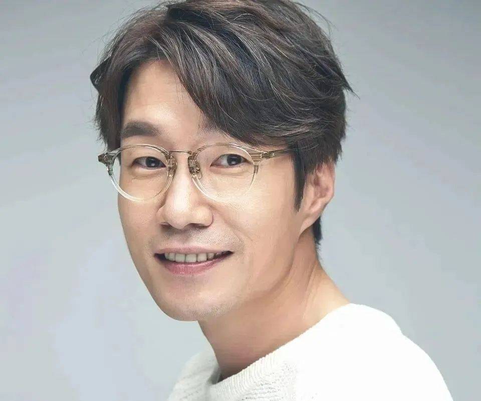 55岁男演员被发现在车内去世，此前因酒驾被逮捕