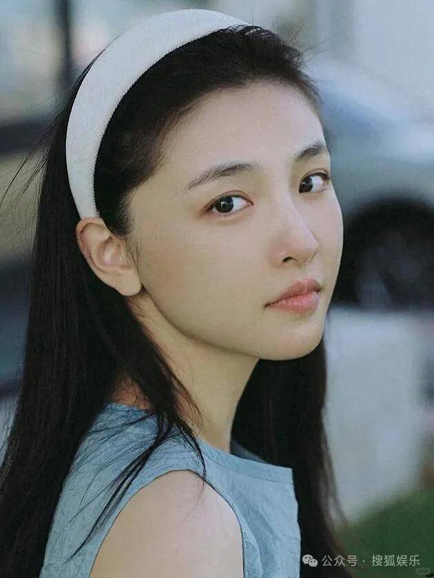 离婚三年又被拍到亲密逛超市,他俩这是纯带娃还是真复合了?