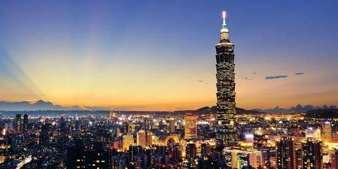 摊牌了，中方被彻底激怒了！当着全世界的面，解放军定调统一，两岸舰船在南海缠斗，25小时分出胜负