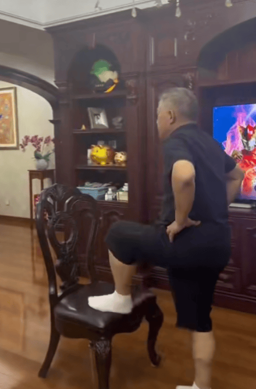 65岁三高老人被女婿爆改成腹肌大爷，两个月累计瘦46斤！网友：你大爷还是你大爷