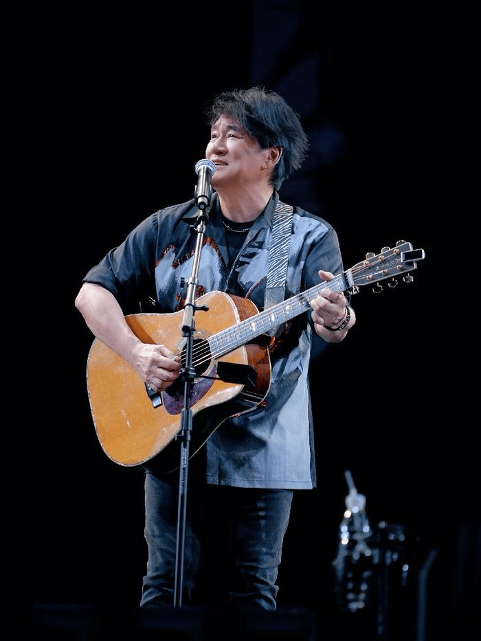 考古｜64岁周华健近照曝光！被嘲身材走样，和妻子同框像两辈人