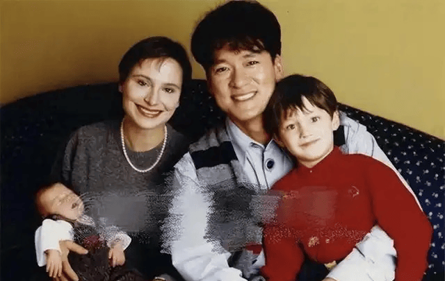 考古｜64岁周华健近照曝光！被嘲身材走样，和妻子同框像两辈人