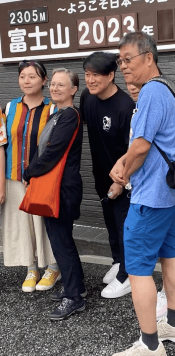 考古｜64岁周华健近照曝光！被嘲身材走样，和妻子同框像两辈人