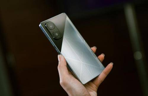 “软硬”兼施，传音控股以本地化创新驱动印度市场