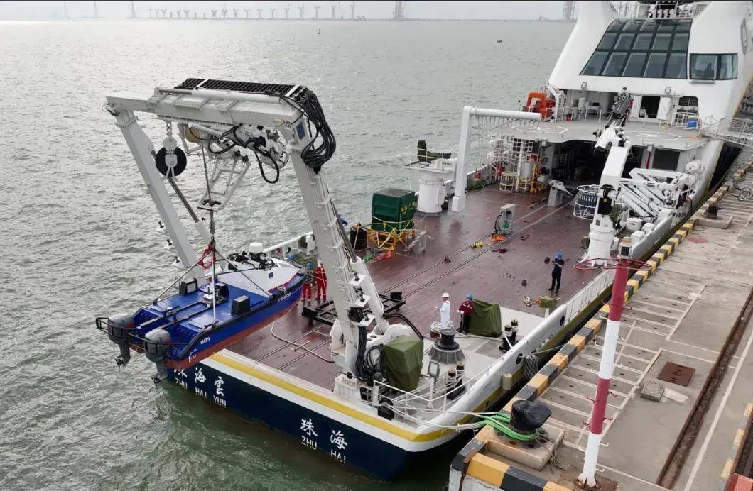 中方两艘大船抵达黄岩岛，船上没有一枪一炮，菲律宾最担心的事要发生，紧急请美军介入