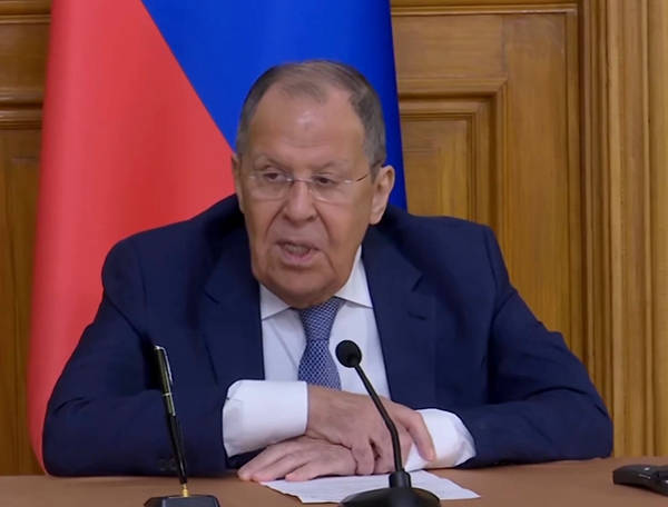 俄外长拉夫罗夫：支持向乌克兰提供安全保障，但没有俄罗斯参与的方案是“没有出路的”