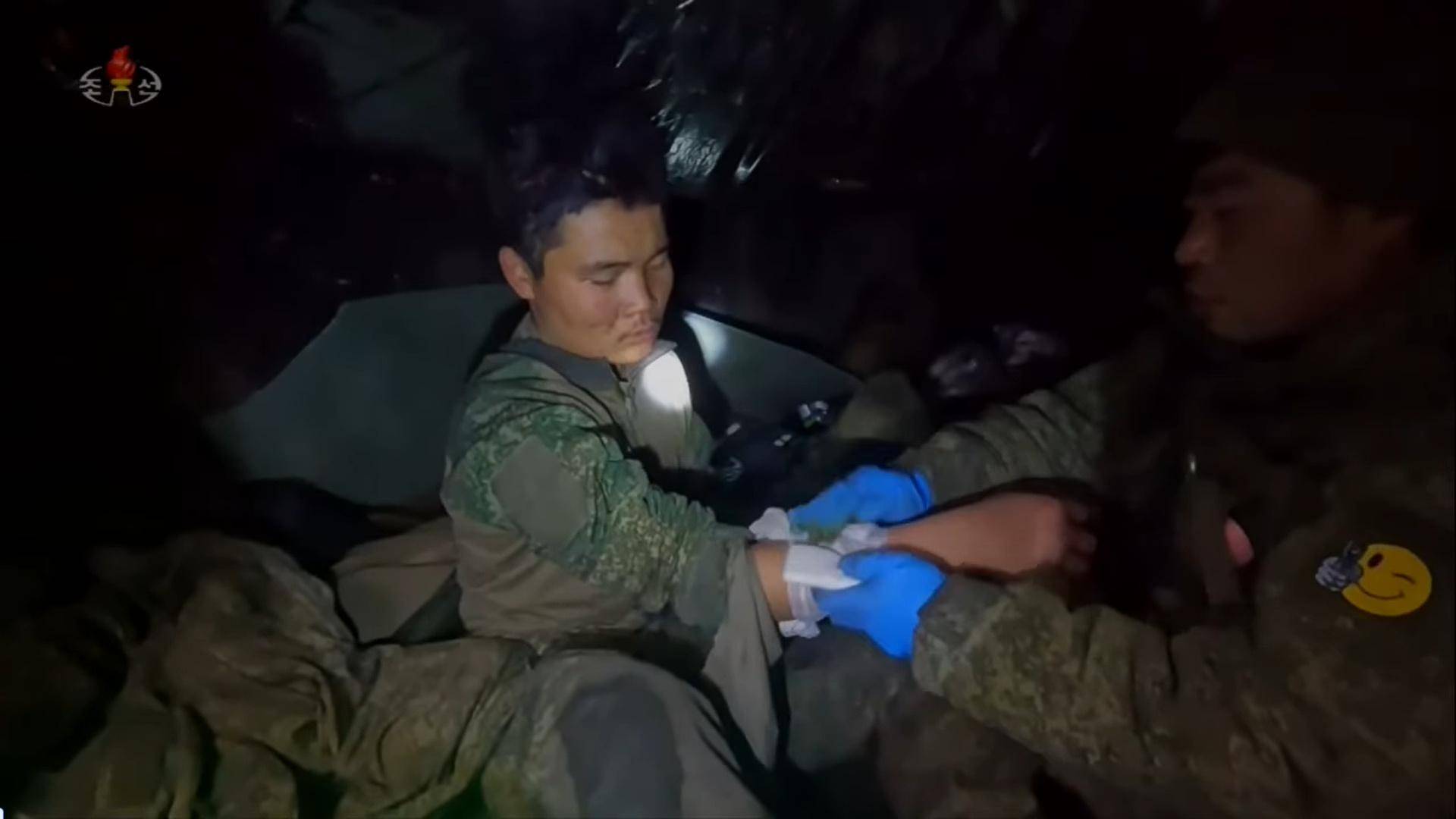 面对乌军包围，朝鲜少校与11名特种兵死战不退，牵着手拉响光荣弹