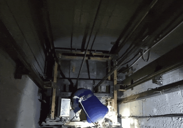 仅半年，俩男子在同一小区“消费”近两万元，原因竟还一样！