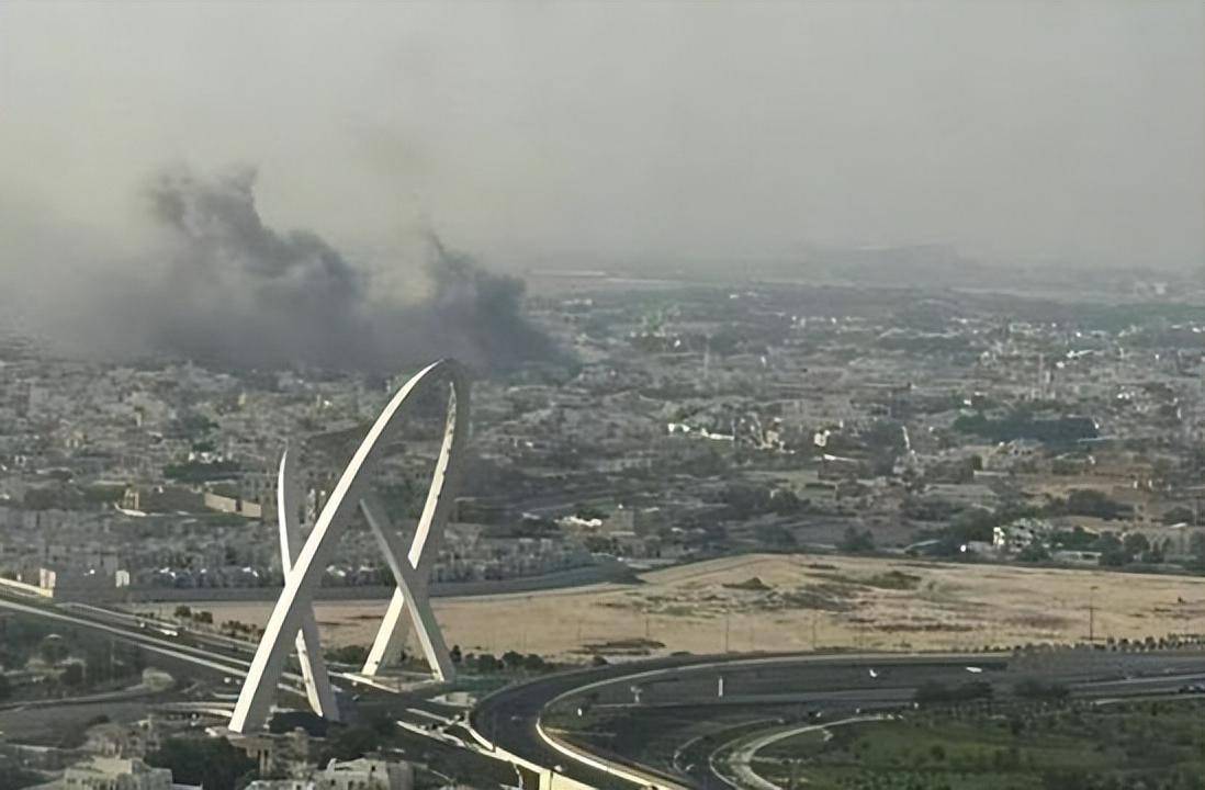 难怪爱国者系统毫无反应!以色列发射空射弹道导弹,从太空砸向哈马斯